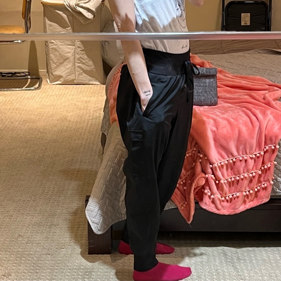 CALIA Truelight Cargo Pocket Joggers. - Picture 4 of 11